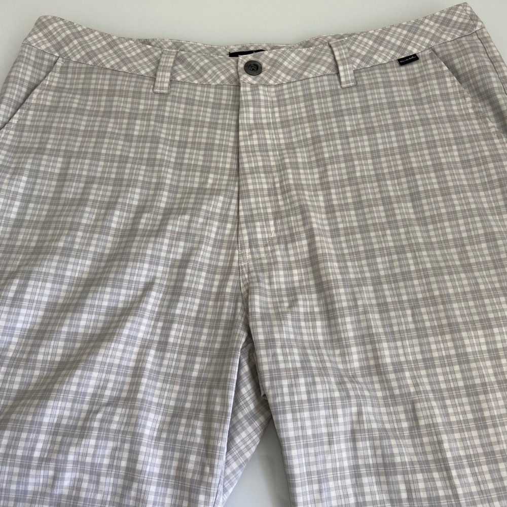 Travis Mathew Men's Gray Plaid Golf Chino Shorts Lightweight Casual Size 36 FLAW